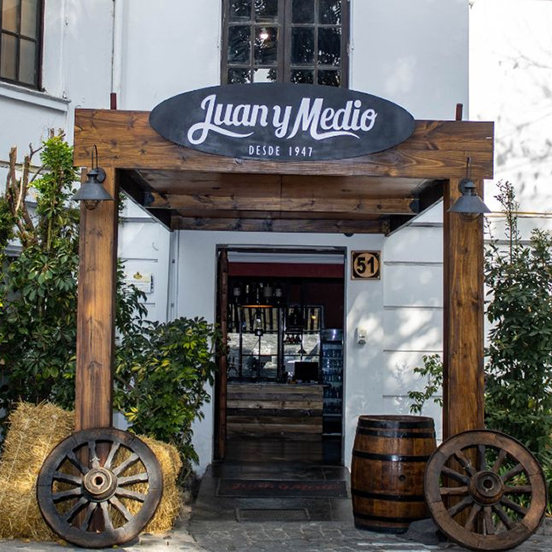 Juan y Medio - Providencia